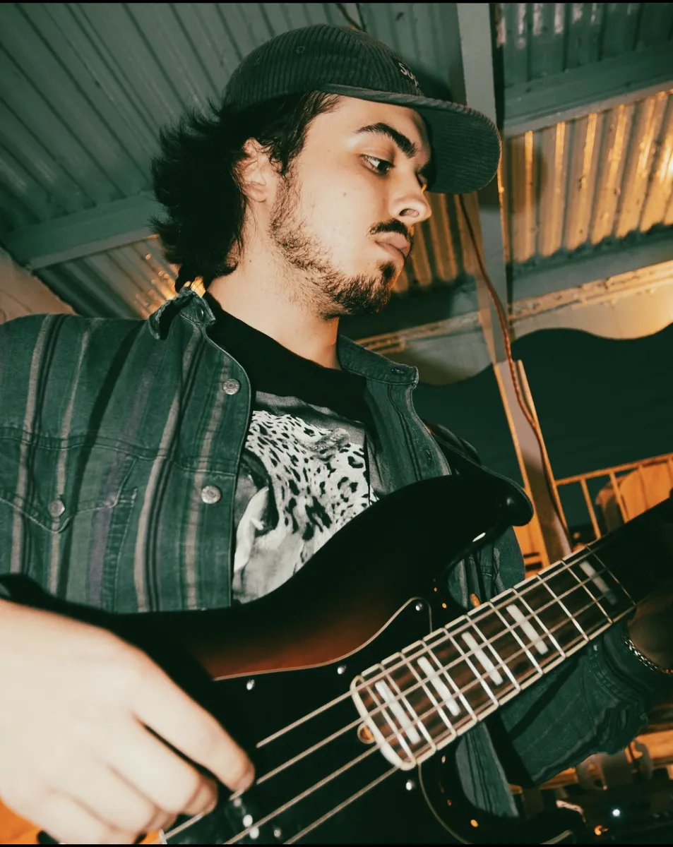 Gus Kohler performing